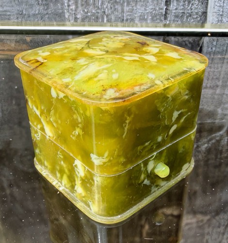 Celluloid ring box - ring, green