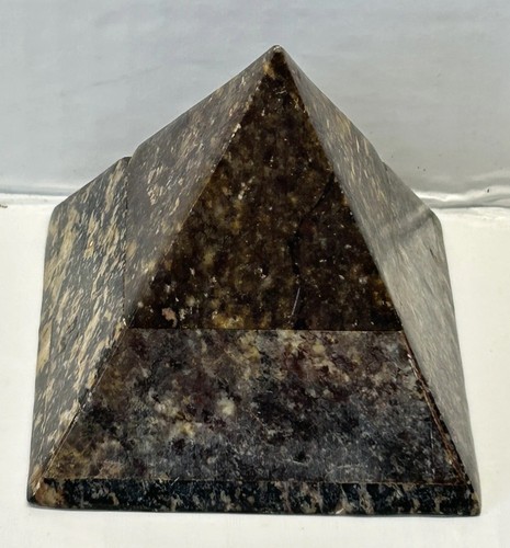 Marble pyramid hinged lid - marble,
