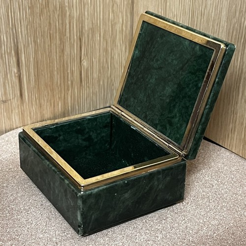 Emerald green alabaster - green,