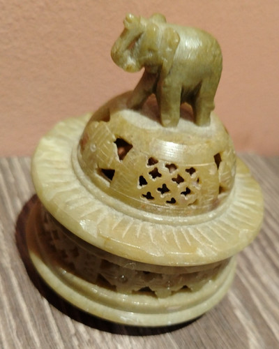 Vintage elephant trinket - elephant, box